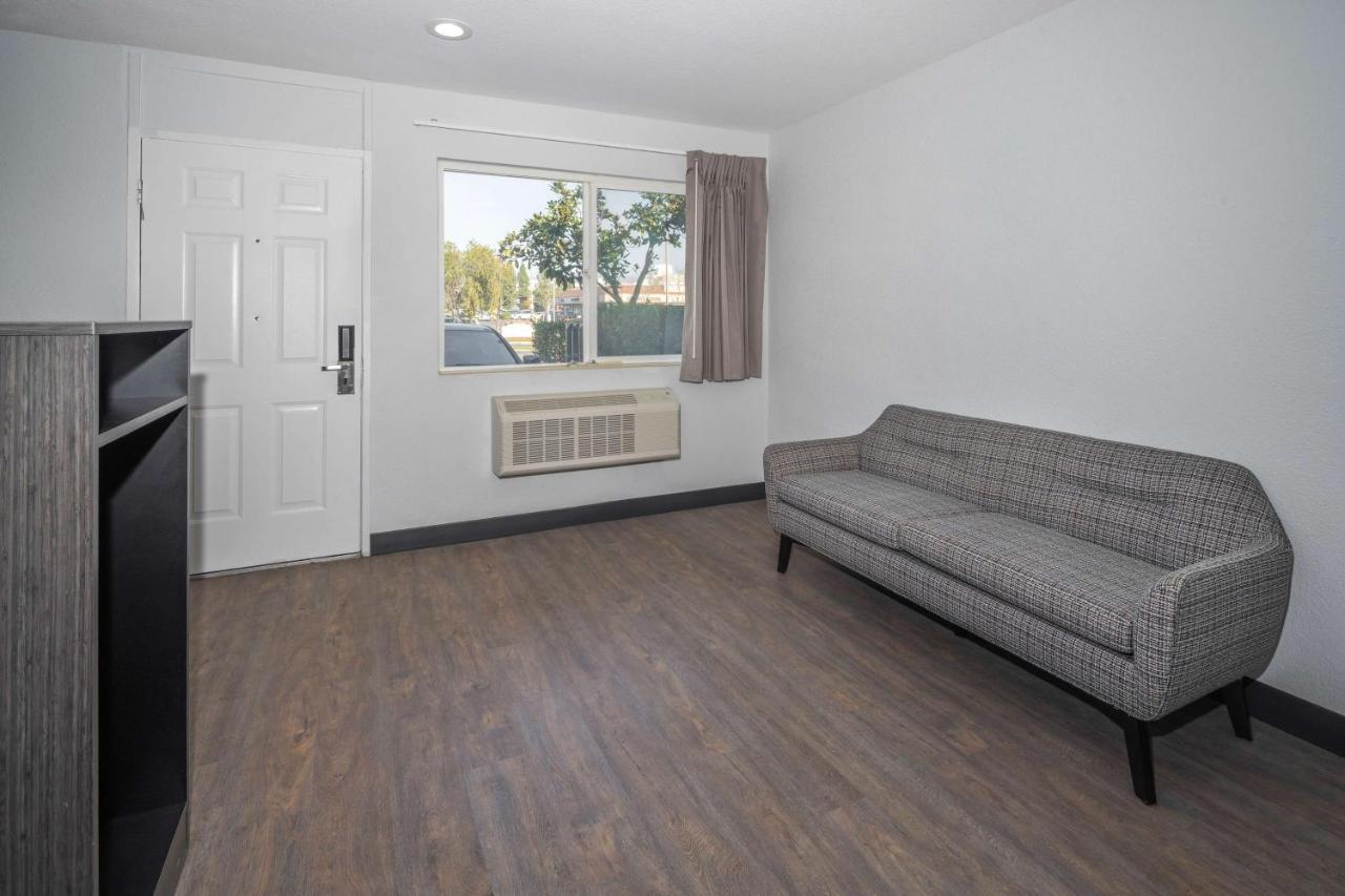 6-fontana, Ca Hotel 2*
