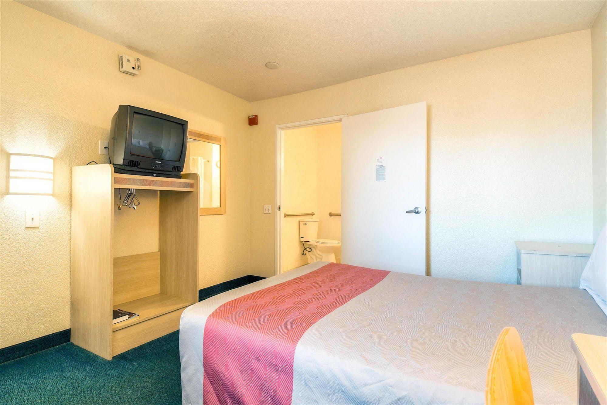 6-fontana, Ca Hotel