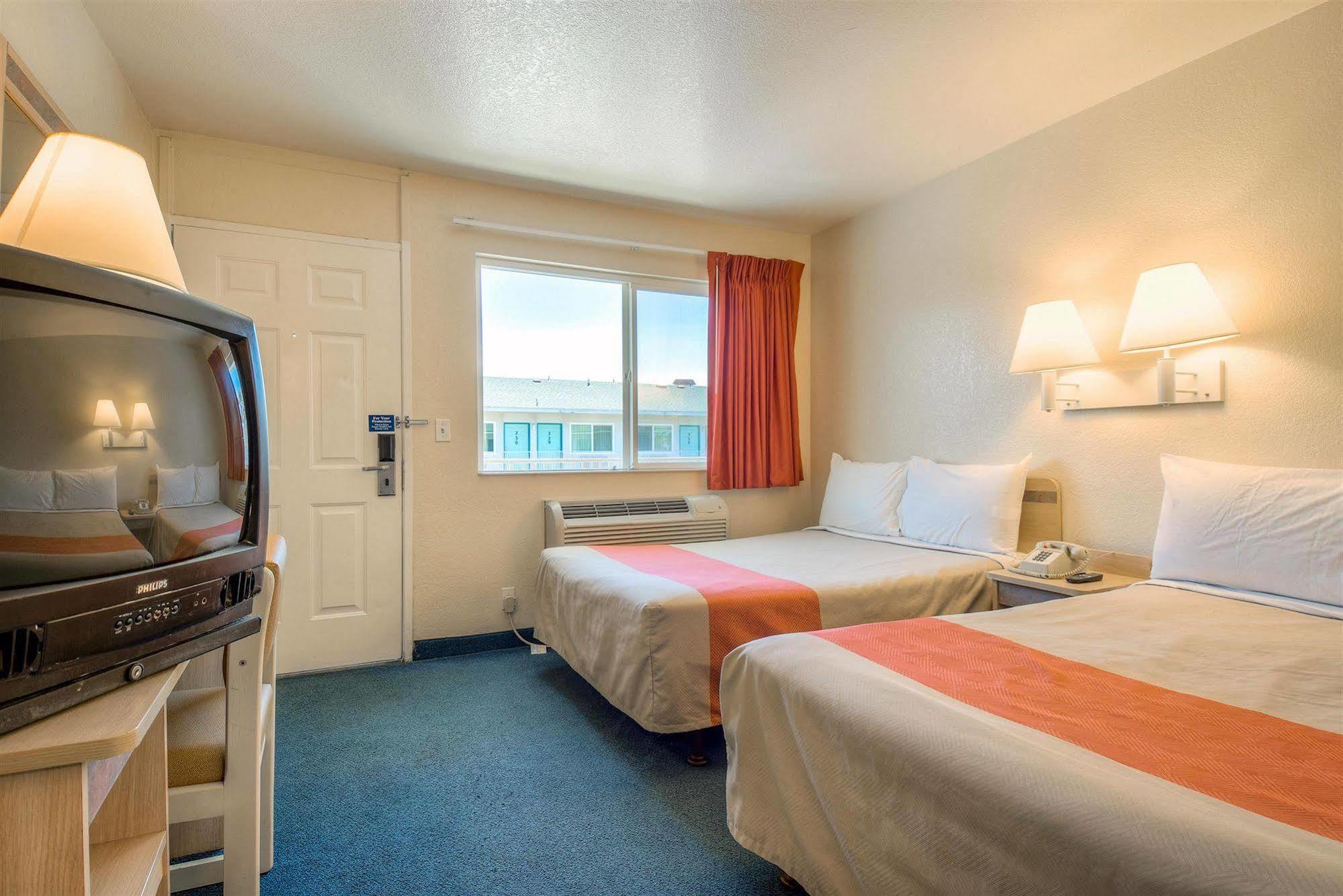 Hotel 6-fontana, Ca